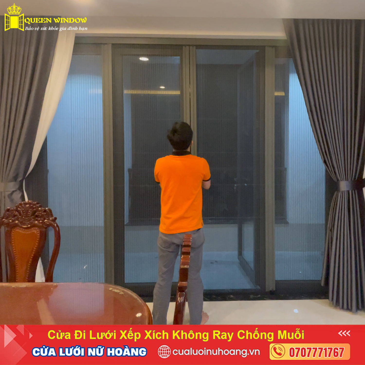 Cửa đi lưới xếp xích 2