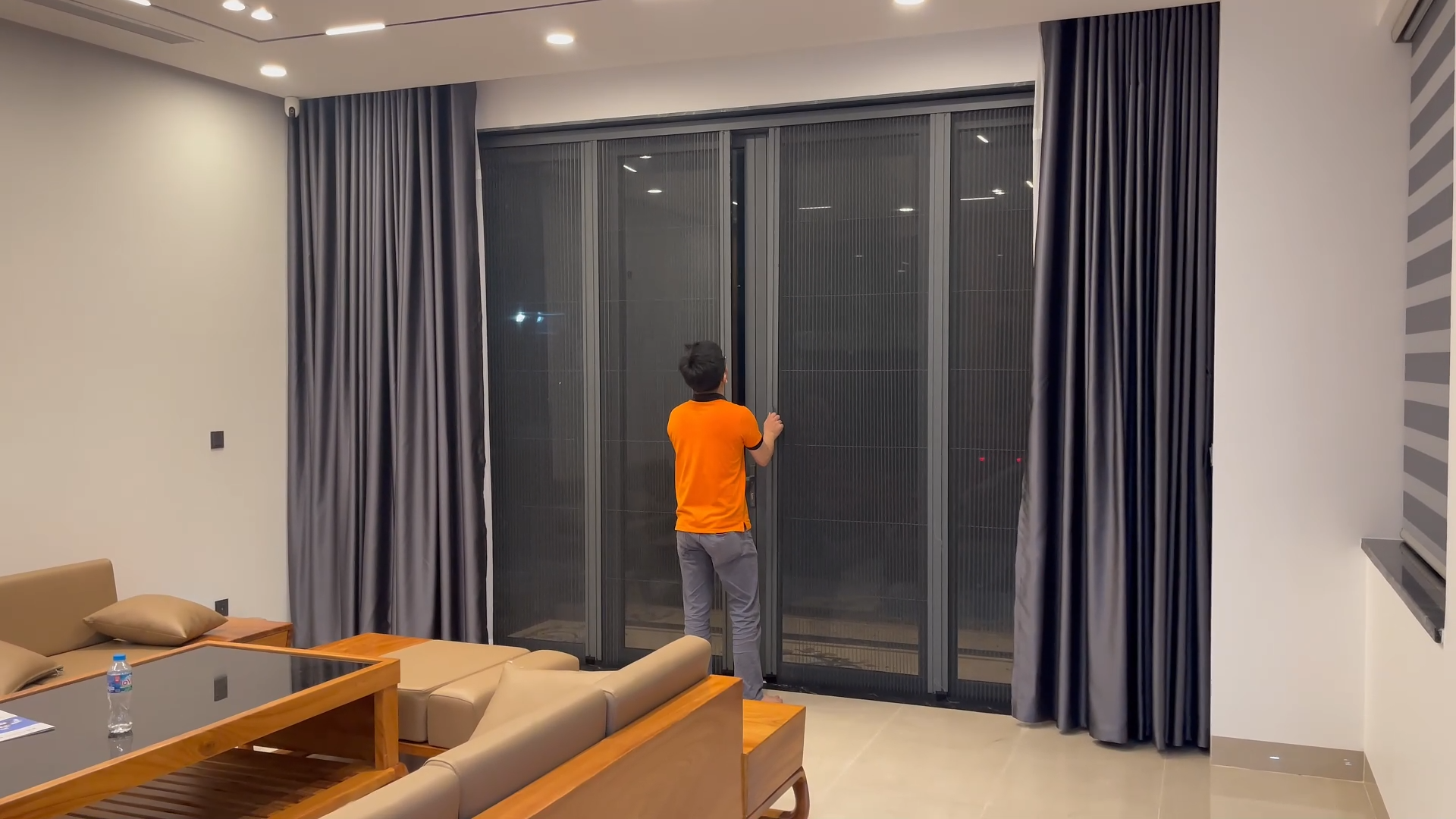 Cửa lưới xếp xích